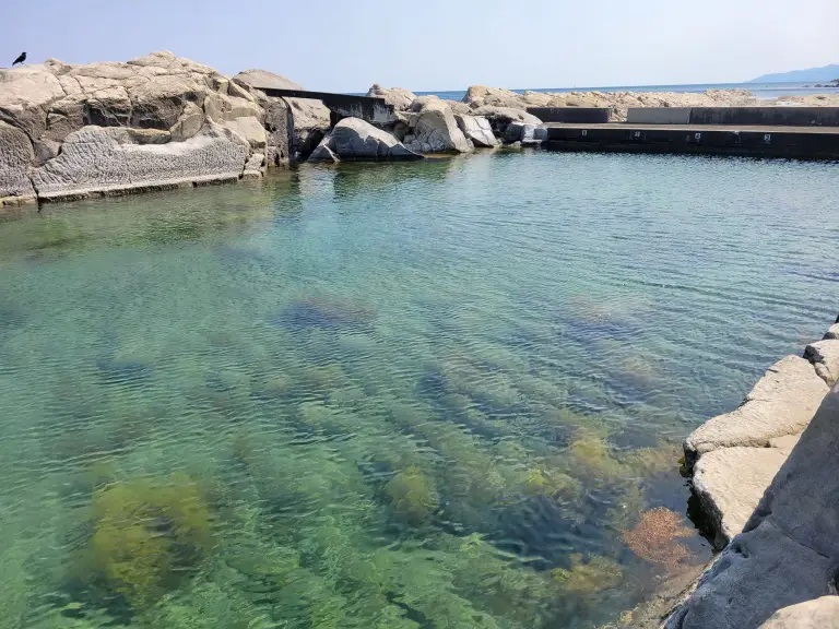 鴨ヶ浦塩水プール（石川・輪島市）