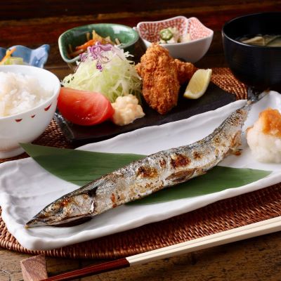 秋刀魚の塩焼きとカキフライの二種盛り定食