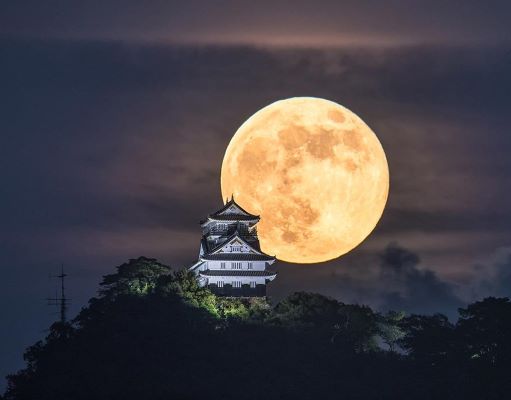 岐阜城の昇る月